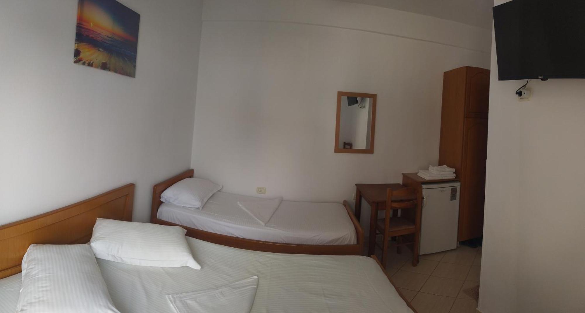 Hotel Chicago Sarandë Exteriör bild