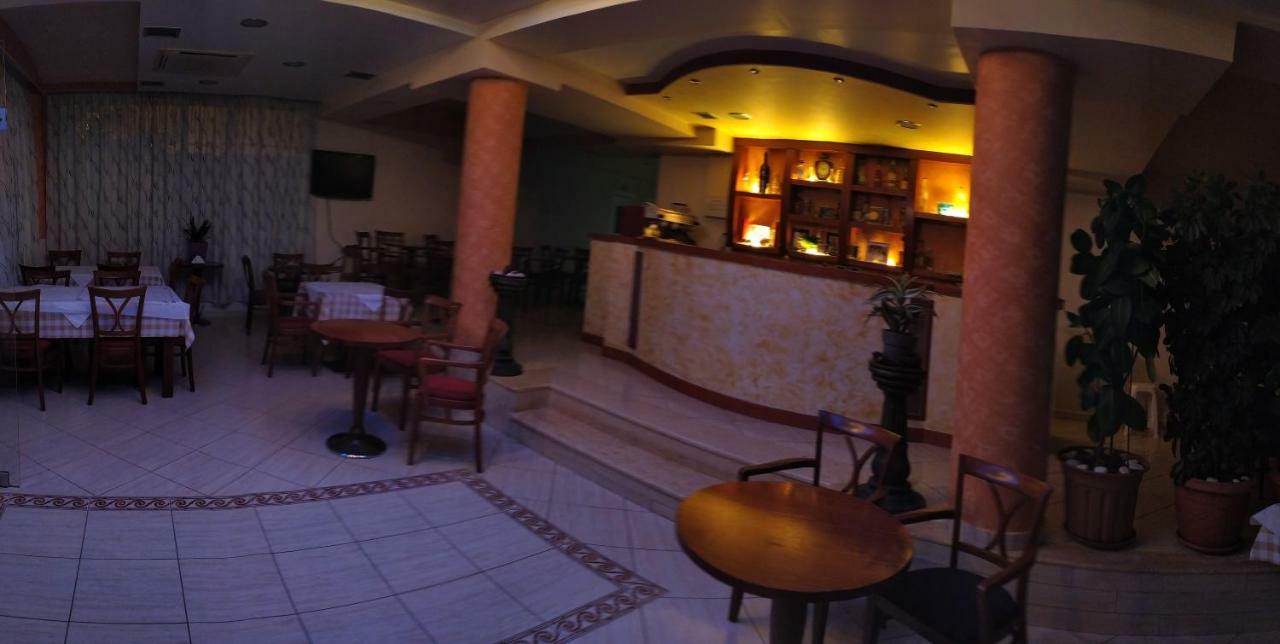 Hotel Chicago Sarandë Exteriör bild